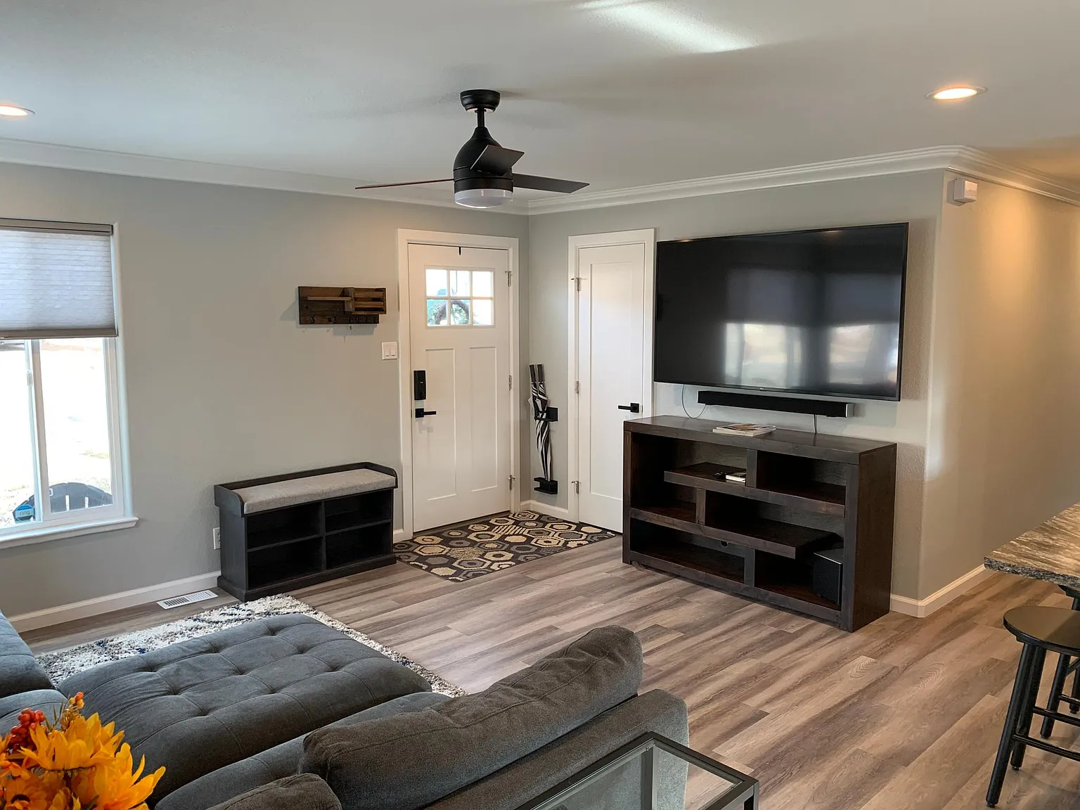 4422 E Utah Pl — Photo 2