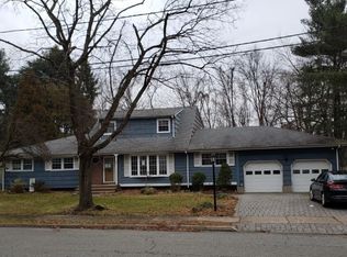 22 Palm Ct, Paramus, NJ 07652