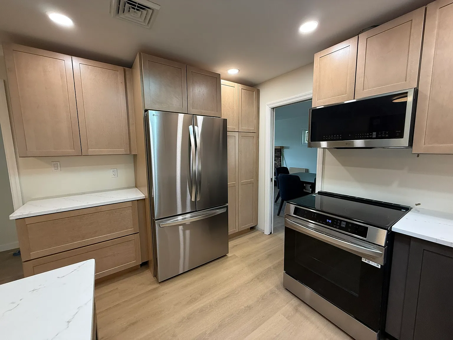 5 bed, 3362 sqft, $8,750 — Photo 3