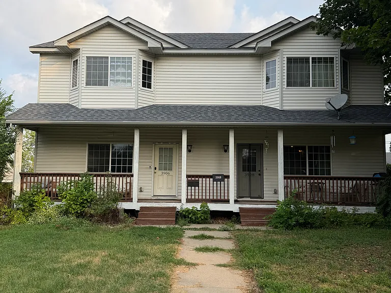 3906 Reservoir Blvd NE — Photo 1
