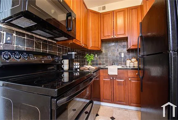 3 bed, 1368 sqft, $4,500 — Photo 4