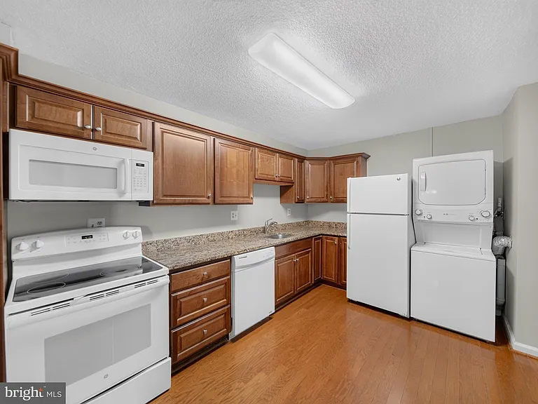 8350 Greensboro Dr #422 — Photo 14