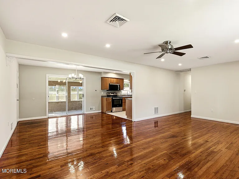 1200 Lawrence Ave — Photo 8