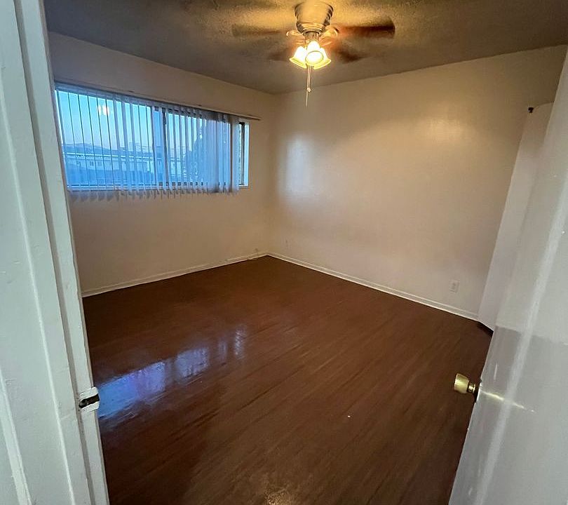 1st image of 11922 Manor Dr APT E