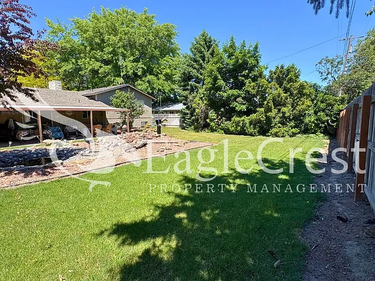 924 Shasta Dr — Photo 31