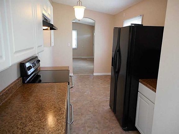 3rd image of 327 Fenwick Dr