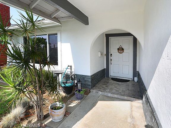 4th image of 107 S Beth Cir
