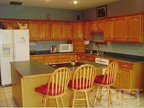 OAK CABINETS W/EAT AT BAR