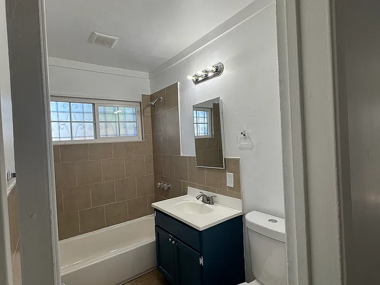 415 E 99th St #415 — Photo 3