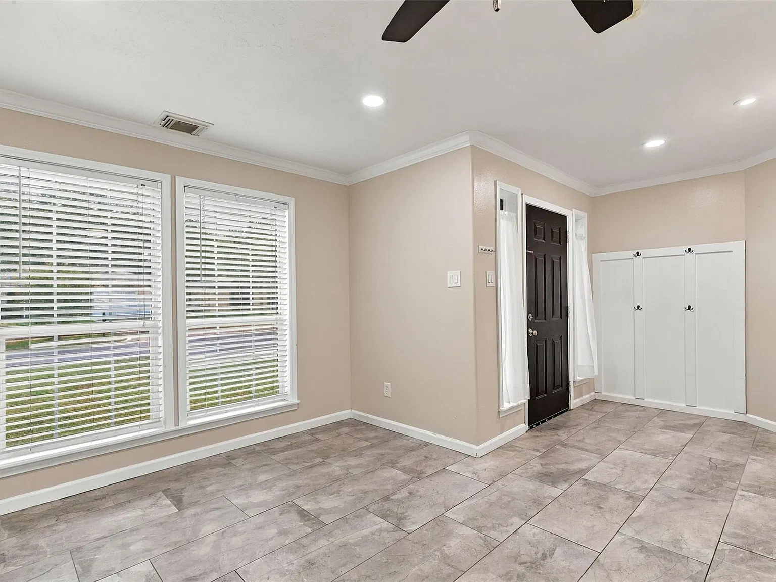 3 bed, 2.5 bath, 1612 sqft, $2,000 — Photo 4
