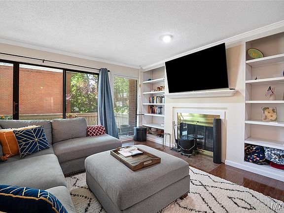 2nd image of 5567 Waterman Blvd APT D