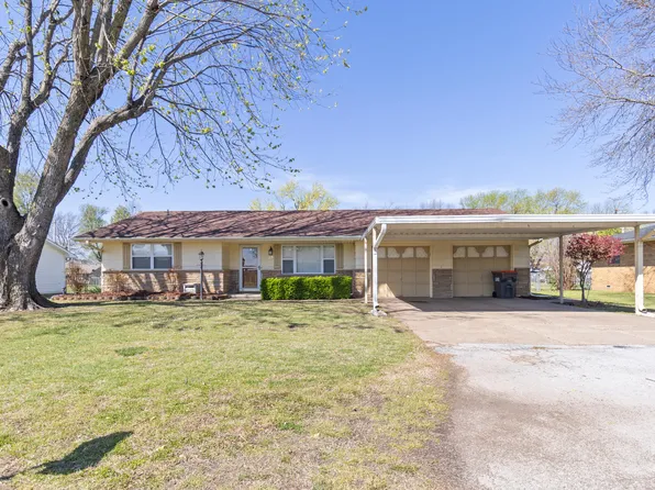 104 N Delaware St, Grove, OK 74344