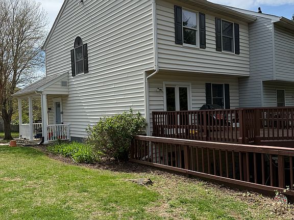 3rd image of 316 Sloping Woods Ct