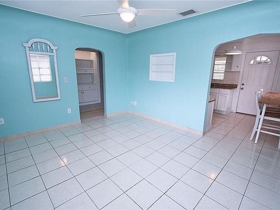 5th image of 623 47th Ave N