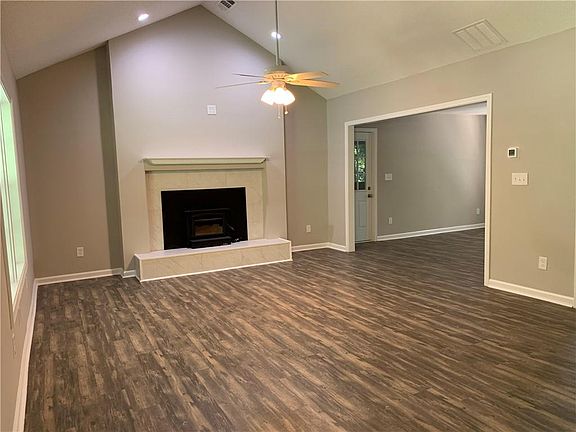 4th image of 106 Vickie Dr E