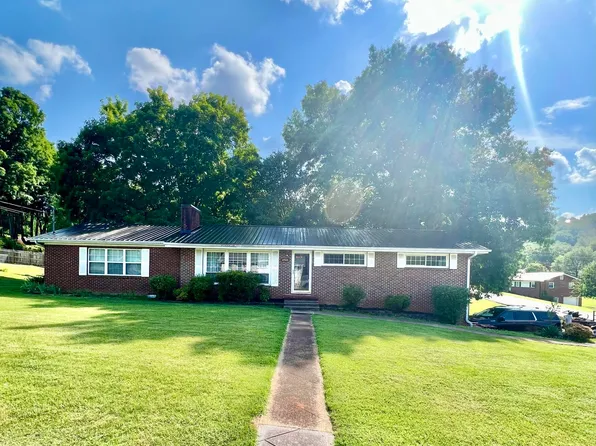 2703 Schumway Dr, Johnson City, TN 37601