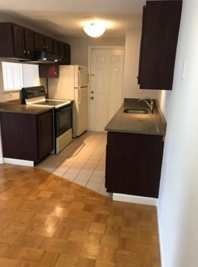 2 bed, 936 sqft, $2,700 — Photo 3