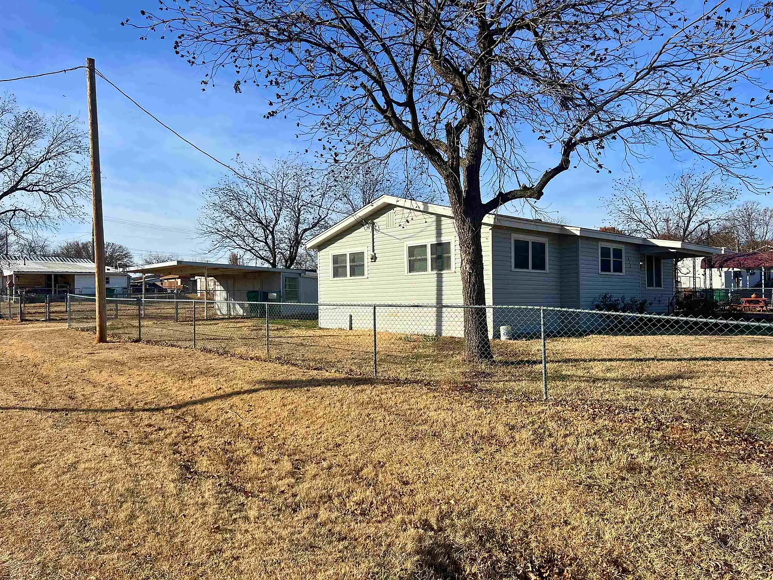 3 bed, 1.0 bath, 1088 sqft, $1,200 — Photo 2