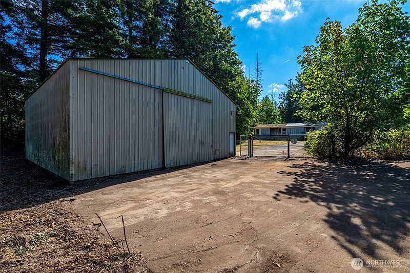 4th image of 2033 E Pole Road