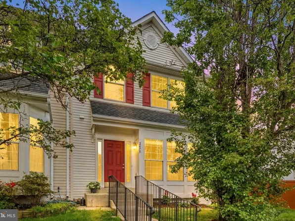 2475 Wheat Meadow Cir, Herndon, VA 20171