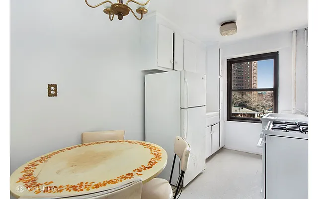 Sold by Douglas Elliman | media 25