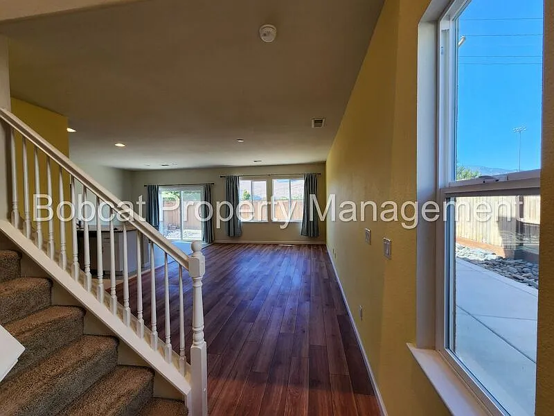 3 bed, 2.5 bath, 1710 sqft, $2,853 — Photo 3