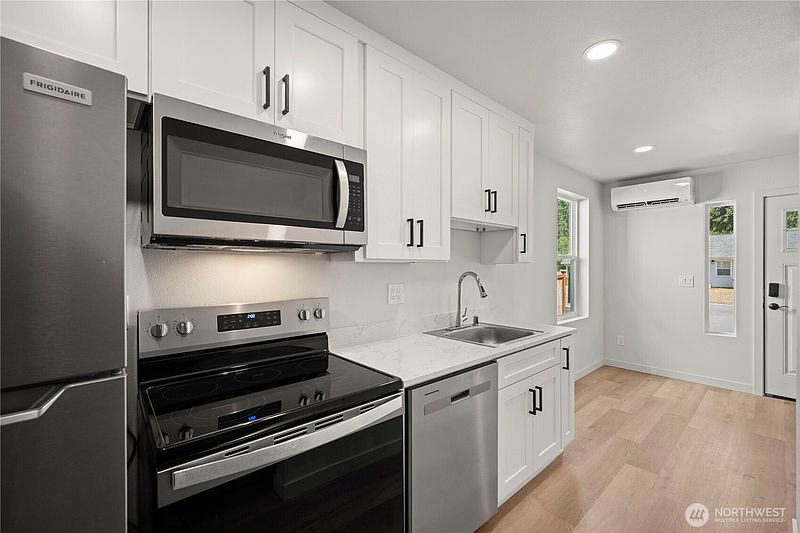 5th image of 202 S Alder Avenue #A