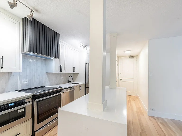 1339 N Dearborn St #2B — Photo 7