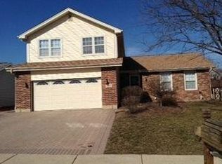 455 Cimarron Dr E, Aurora, IL 60504