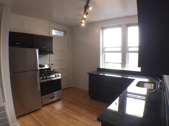 5th image of 1721 W Farragut Ave #3