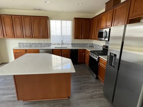 2346 S Rock Creek Dr, Los Banos, CA 93635