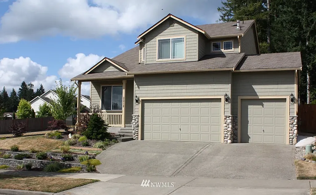 4 bed, 2.5 bath, 2375 sqft, $3,250 — Photo 1