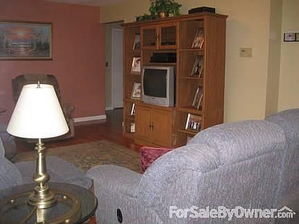 3rd image of 7 Jeffrey Ct