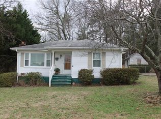 221 Holder St, Pickens, SC 29671