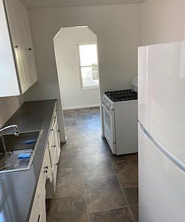 2nd image of 3544 Villa Ter