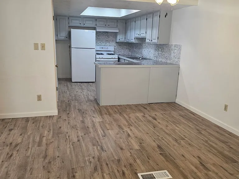 2300 Dickerson Rd #29 — Photo 10