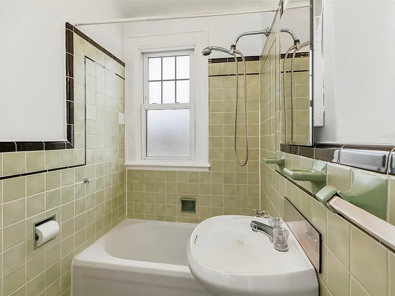 33316 Jefferson Ave — Photo 26