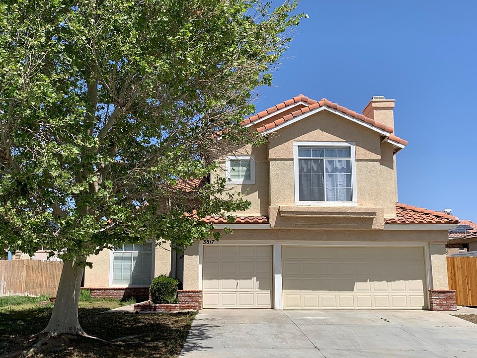 5 BEDROOM, 3 BATH, 3 CAR GARAGE w/ 2 FIREPLACES