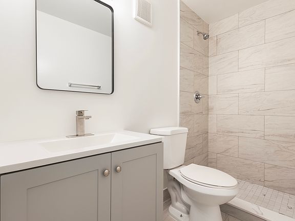 3rd image of 450 SW 2nd Ave #215