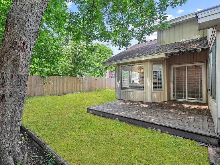 7815 Royan Dr — Photo 19