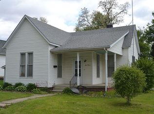 203 E Poplar St, Albion, IL 62806