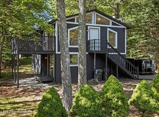 3222 Hamlet Dr, Tobyhanna, PA 18466