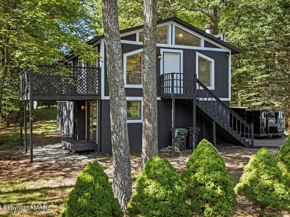 3222 Hamlet Dr, Tobyhanna, PA 18466