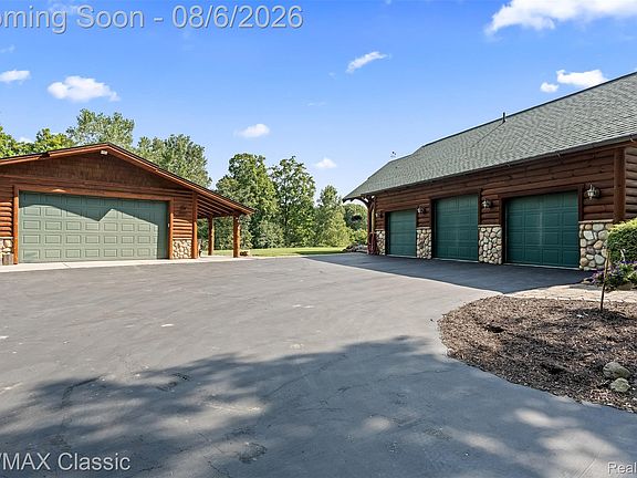 4th image of 4489 Clara Louise Ct