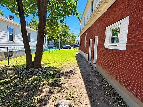 4th image of 2710 Monroe Ave