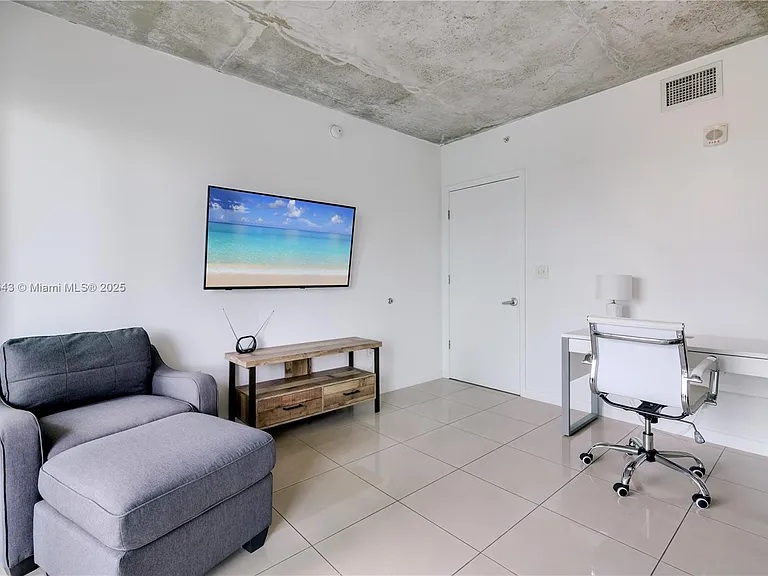 3250 NE 1st Ave #1016 — Photo 11