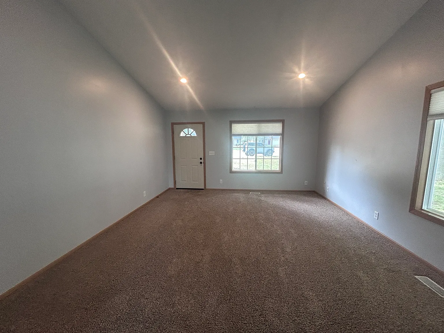 3 bed, 2.5 bath, 1764 sqft, $2,200 — Photo 3