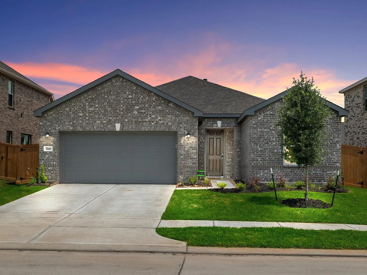 3 bed, 2.0 bath, 1836 sqft, $2,300 — Photo 1