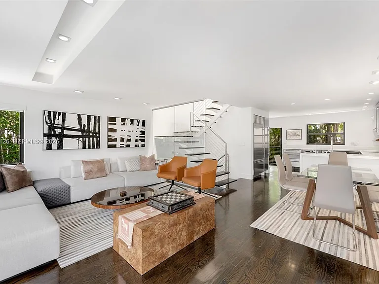 3560 W Fairview St — Photo 8