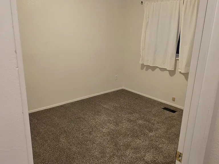 611 N Crestview Dr — Photo 11